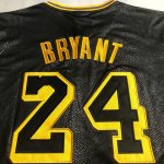 NBA front 8 back 24 Kobe Bryant Lakers authentic sleeve Maillot Noir